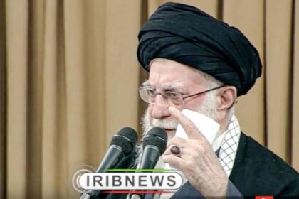 El líder supremo de Irán acusa a los manifestantes de “complacer” a Trump mientras las protestas se intensifican en el país