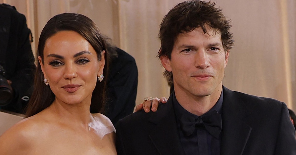 Ashton Kutcher aclaró el rumor de que él y su esposa Mila Kunis no se bañan