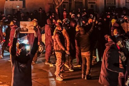 Por qué las protestas en Irán que ya han dejado “miles de muertos” no tienen precedentes