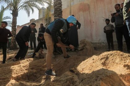 Israel registra cementerio de Gaza buscando restos de rehén