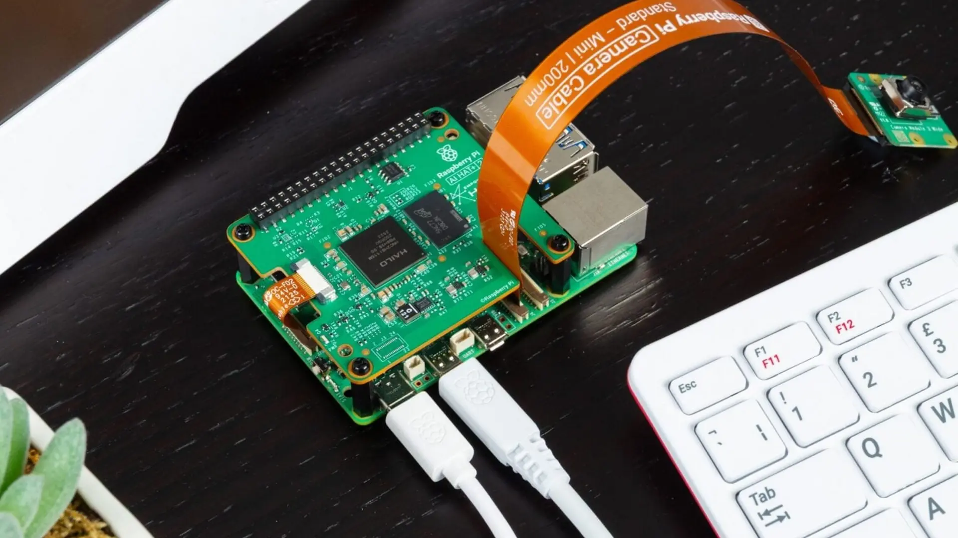 Ya puedes crear tu propio chatbot privado en local estilo ChatGPT, con el accesorio AI HAT+ 2 de Raspberry Pi 5