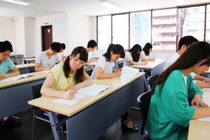 ChatGPT saca 15 sobresalientes en el examen de acceso a la universidad en Japón, pero falla en una asignatura