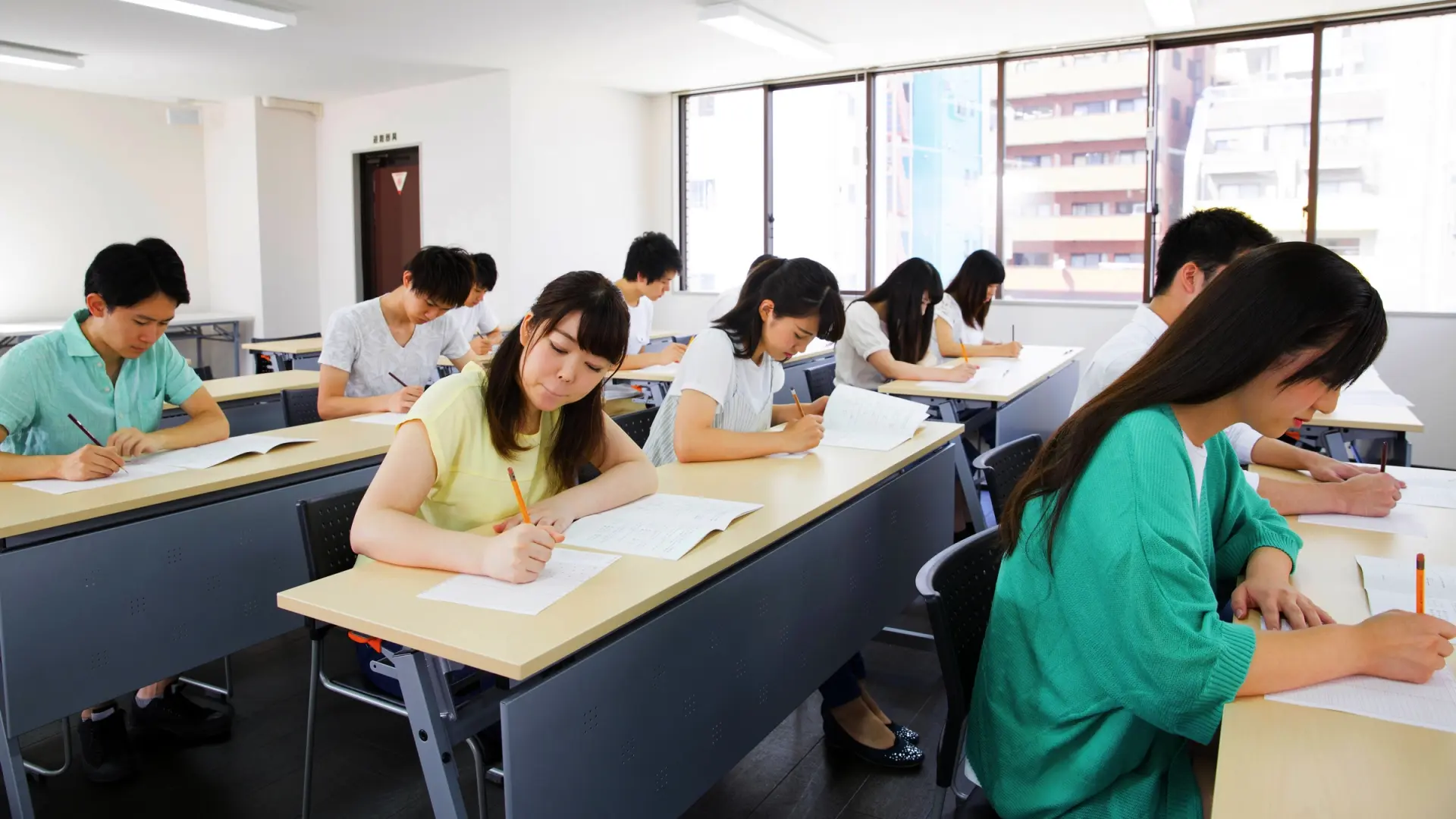 ChatGPT saca 15 sobresalientes en el examen de acceso a la universidad en Japón, pero falla en una asignatura