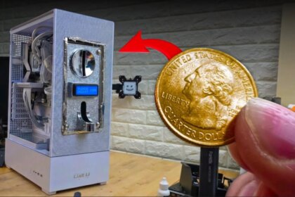 Para encender este PC tienes que echar una moneda, como en las viejas máquinas recreativas, y puedes hacerlo tú mismo