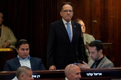 Detienen al jefe de gabinete de Benjamín Netanyahu