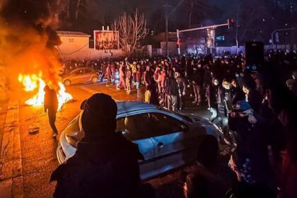 “Enemigos de Dios”: las protestas en Irán desafían las fuerzas de seguridad a pesar de reportes de cientos de muertos