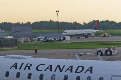 Pánico en pista: un empleado quedó atrapado en la bodega de un avión de Air Canada mientras rodaba para despegar
