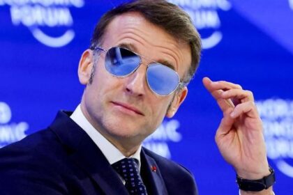 Por qué Macron está usando gafas de sol en sus apariciones en la cumbre de Davos