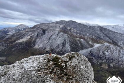 Rescatado ileso un montañero en la cima del Pico La Verde, Proaza, que no podía bajar por agotamiento