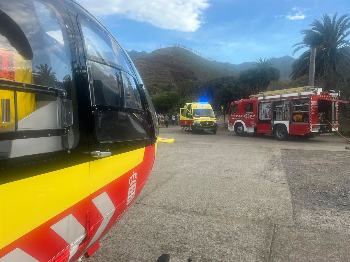 Dos hombres fallecidos y dos mujeres heridas de gravedad tras caer un vehículo en una charca de Gran Canaria