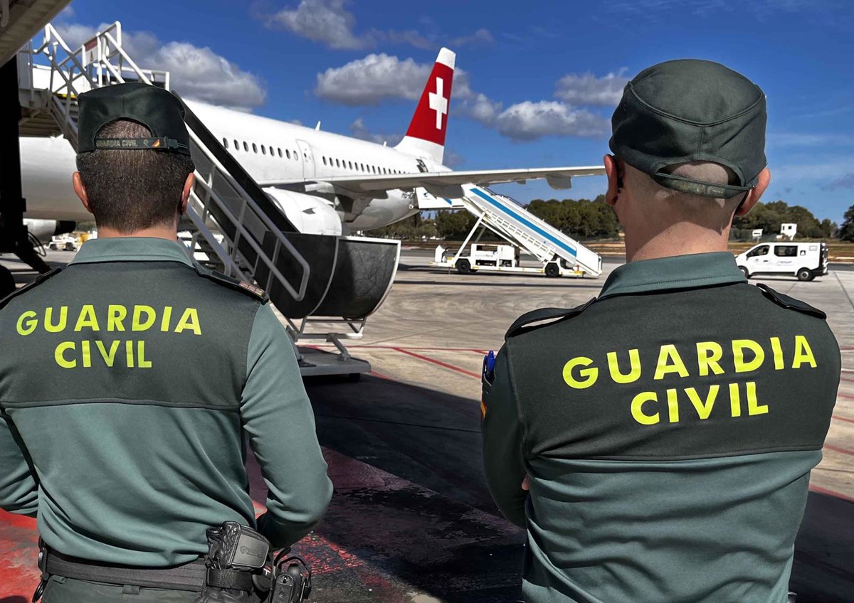 Detenida en Ibiza una mujer que intentó entrar en un avión al que le denegaron el embarque