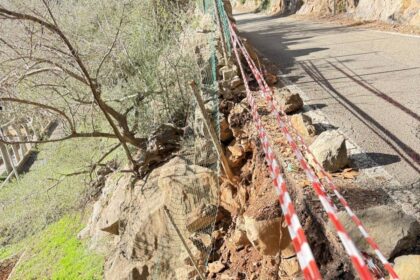 Prohibida la circulación de camiones en un tramo de la Ma-1101 a causa de un desprendimiento