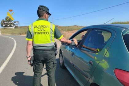 Atropellan a un Guardia Civil tras saltarse un control de alcoholemia en la A-92, en Osuna (Sevilla)