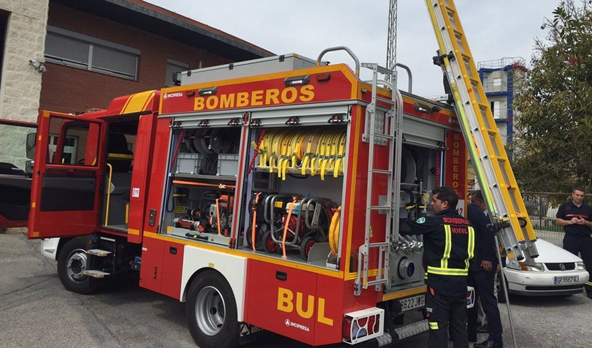 Evacuado al hospital un hombre de 77 años tras un incendio que ha calcinado un cortijo en Almegíjar (Granada)