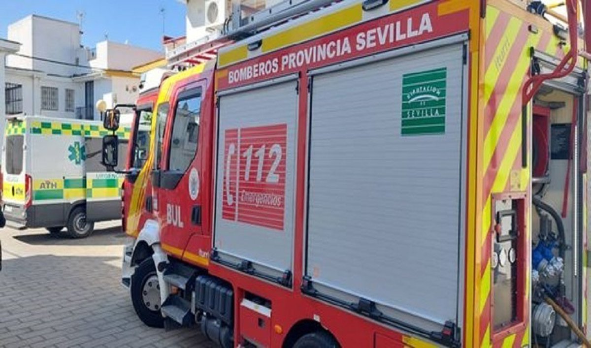 Un herido con quemaduras tras un incendio en la cocina de una vivienda en Coria del Río (Sevilla)