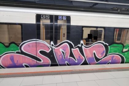 Detenidos en Bedia cuatro jóvenes por realizar grafitis en una unidad de Euskotren