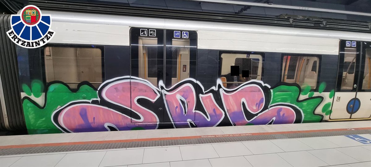 Detenidos en Bedia cuatro jóvenes por realizar grafitis en una unidad de Euskotren