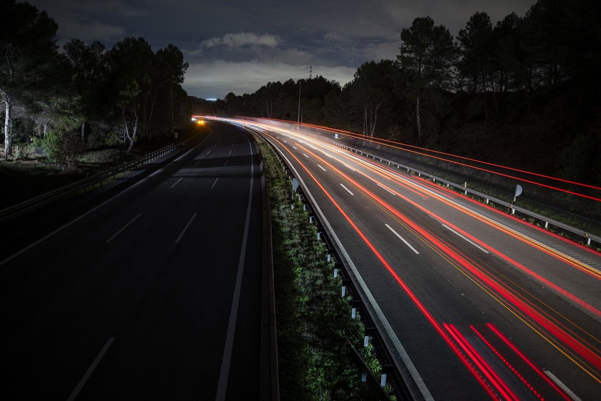 18 kilómetros de colas en la A-2 en sentido este entre Cornellà y Martorell (Barcelona)