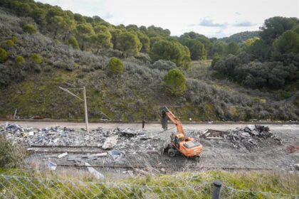 El Gobierno valora los trabajos en la zona cero del siniestro ferroviario de Adamuz con la limpieza del entorno de vías