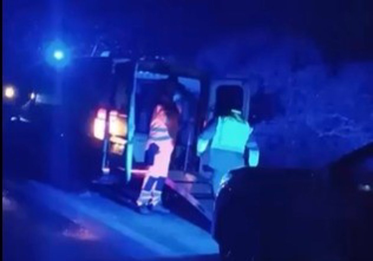 La Guardia Civil auxilia a los ocupantes de una ambulancia que se averió con dos pacientes dentro en Zamora