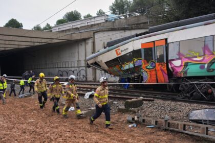 Nuevo accidente ferroviario en España: tren impacta contra grúa en Murcia, hay cuatro heridos