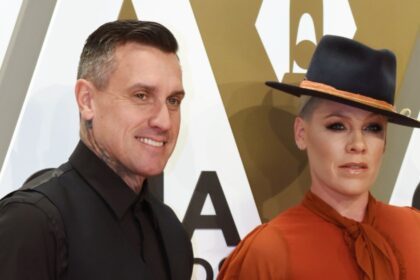 Pink hace frente a los rumores sobre su separación de Carey Hart tras 20 años de matrimonio