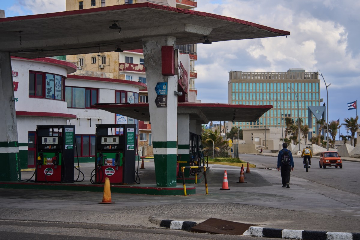 Fallo de la Corte contra aranceles de Trump afecta bloqueo petrolero a Cuba