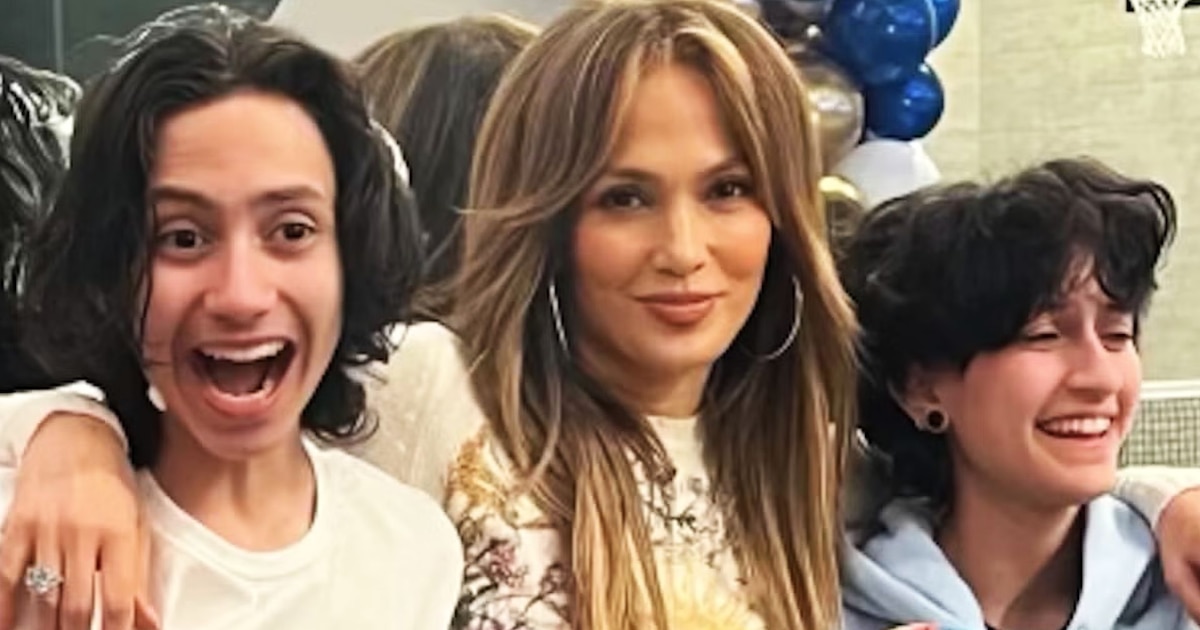 Así celebró Jennifer Lopez el cumpleaños número 18 de sus hijos Emme y Max: “¡Siempre hemos sido los tres!”