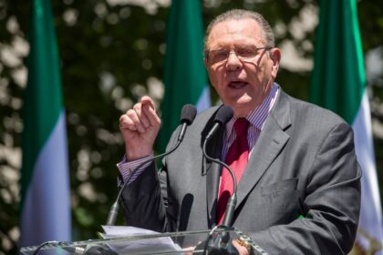 General Jack Keane predice una “formidable” acción militar contra Irán si Trump aprieta el gatillo