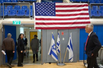Embajador de EE.UU. advierte: quienes puedan salir de Israel deben hacerlo “hoy”