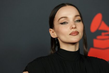 Dove Cameron revela cómo el asesinato de su mejor amiga de la infancia cambió su vida: “Todavía tengo problemas”