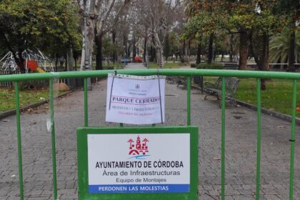 Los parques de Córdoba permanecen cerrados ante las previsión de fuertes rachas de viento y lluvias