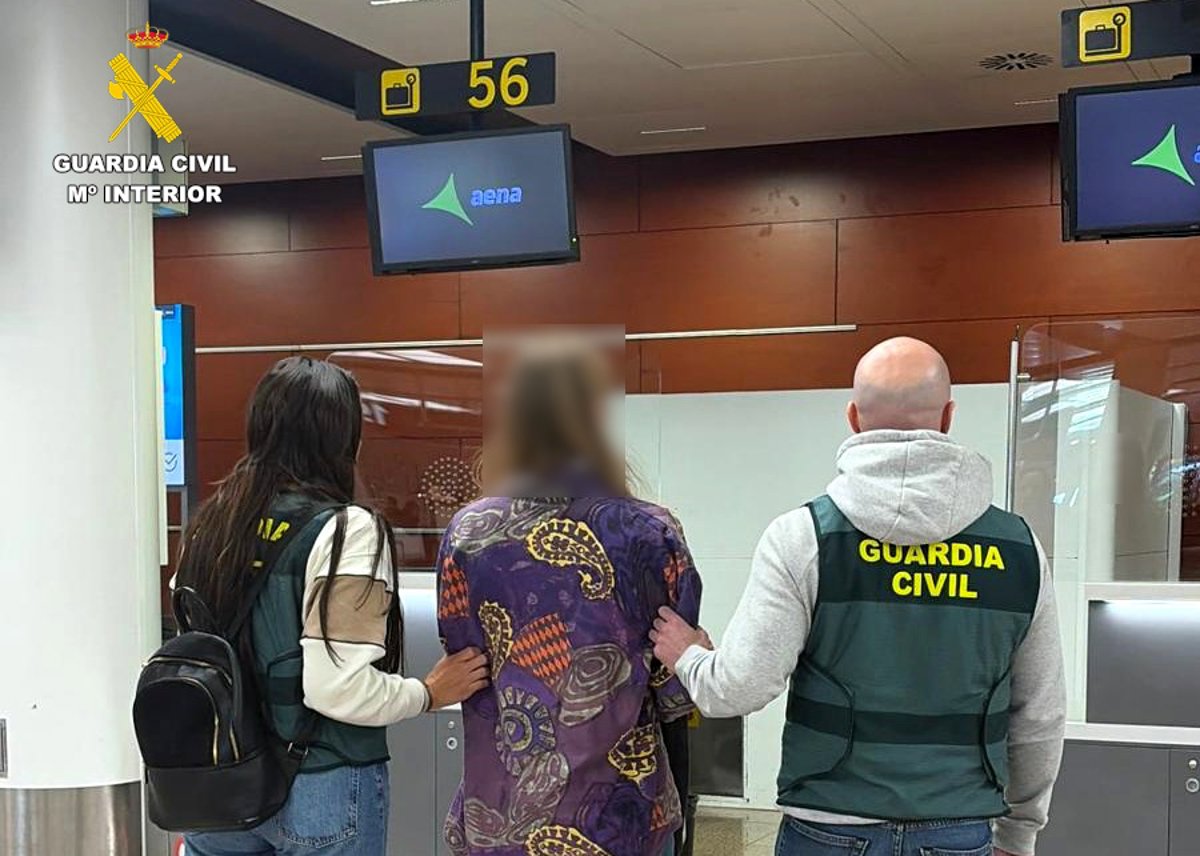 Dos detenidos por falsificar unas 80 recetas que entregaron en 60 farmacias de Cantabria y otras comunidades