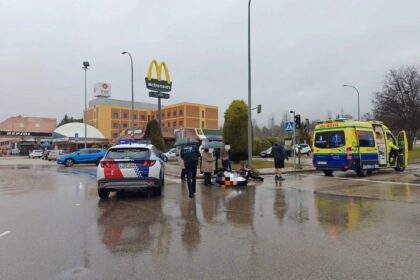 Trasladado un motorista al Hospital Universitario de Cuenca tras un choque con un turismo