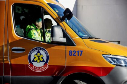 Herido grave un motorista de reparto tras colisionar con un coche en la M-11 en Hortaleza
