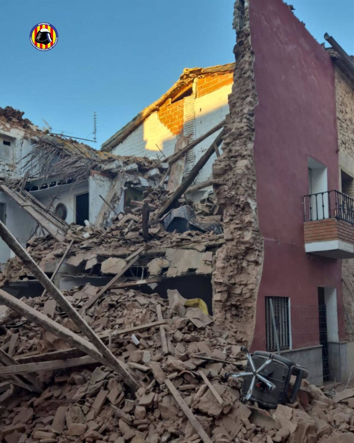 Una casa se derrumba en Puçol sin provocar heridos pero deja 25 personas desalojadas