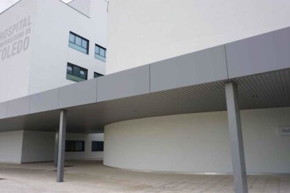 Trasladan al hospital a un hombre de 23 años tras resultar herido por arma blanca en Toledo