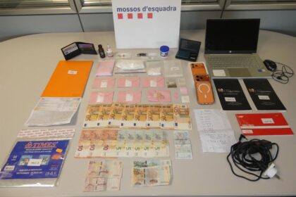 Detenido en L'Hospitalet (Barcelona) por enviar al extranjero droga en paquetes de mensajería