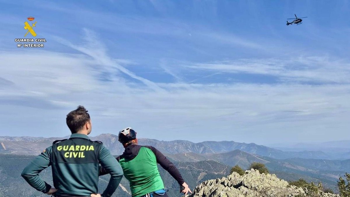 El dispositivo de búsqueda del desaparecido en la alquería hurdana de Cerezal se reanuda con más de 30 agentes