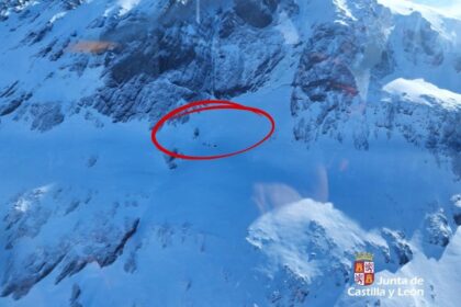 Evacuan en helicóptero a un montañero herido por el impacto de una piedra en Peñas Malas (Palencia)