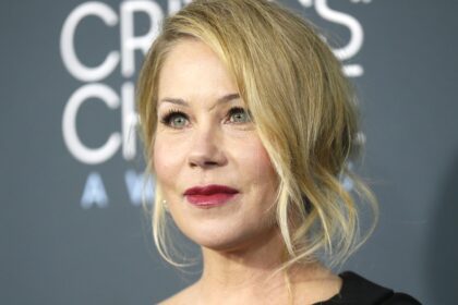 Christina Applegate habla de la pérdida de peso causada por la esclerosis múltiple: “Peligroso y aterrador”