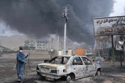 “La noche se convirtió en día”: los iraníes relatan los ataques contra los depósitos de petróleo