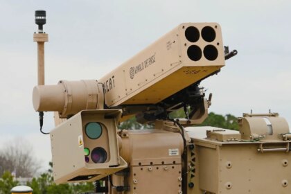 Adiós a los ataques con enjambres de drones: la OTAN adquiere un nuevo láser capaz de derribar 20 unidades por minuto por solo 10 céntimos el disparo