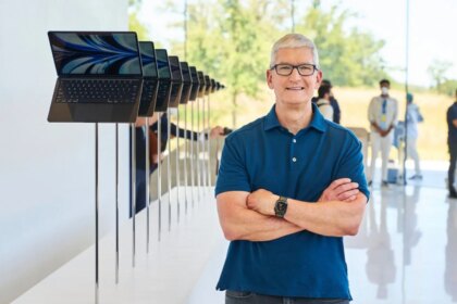 Tim Cook, CEO de Apple, sorprende en una entrevista: "No quiero que la gente use mucho el móvil. No es como quieres pasar el día"