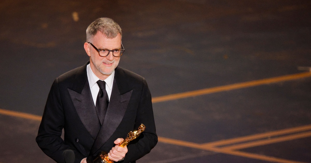Premios Oscar 2026 EN VIVO: ‘Una batalla tras otra’ lidera entre los ganadores de la noche
‘Sirat’, de Oliver Laxe, se despide de los Oscar 2026 sin galardones
Las claves de la moda en los Oscar 2026: del regreso del glamour clásico a la irrupción de brillos metálicos
Premios Oscar 2026: Anne Hathaway y Anna Wintour sorprenden en la ceremonia con un icónico guiño a ‘El diablo viste a la moda’