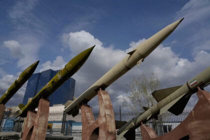 Irán denuncia que sus instalaciones nucleares fueron atacadas y promete vengarse de EE.UU. e Israel