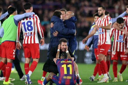 El noble gesto de Simeone con Raphinha luego de que el Atlético de Madrid eliminara al Barcelona de la Copa del Rey