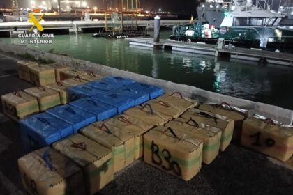 Detenidos dos tripulantes con 1.050 kilos de hachís en el Caño de Sancti Petri en San Fernando (Cádiz)