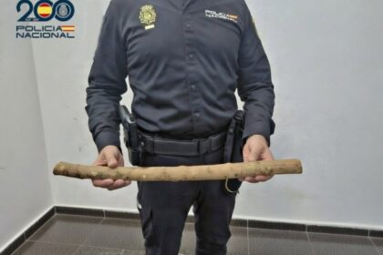 Detenido por amenazar a un comerciante de Son Canals con destrozarle el local con un palo