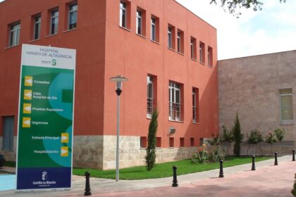 El incendio en un edificio de Manzanares se salda con cuatro mujeres y cuatro guardias civiles afectados por humo